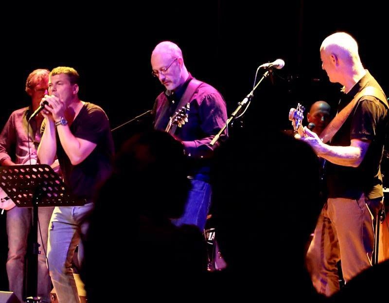 Love Handles @ Caf\u00e9 Diep