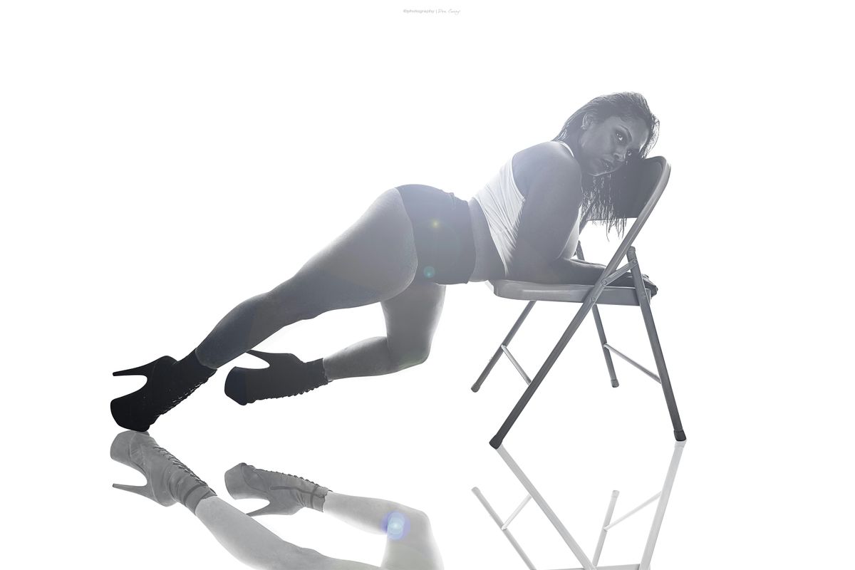 SENSUAL CHAIR DANCE FITNESS CLASS (all levels)