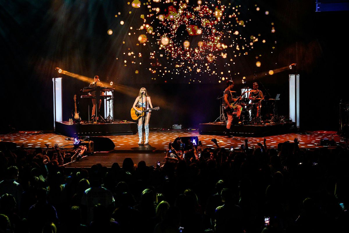 Let\u2019s Sing Taylor - An Unofficial Live Tribute Show