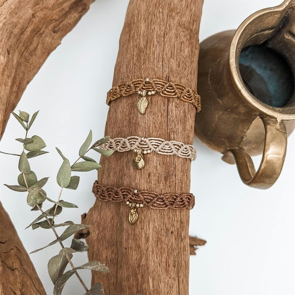 Makramee-Schmuck-Workshop: Armband mit Wellenmuster (Rippenknoten)