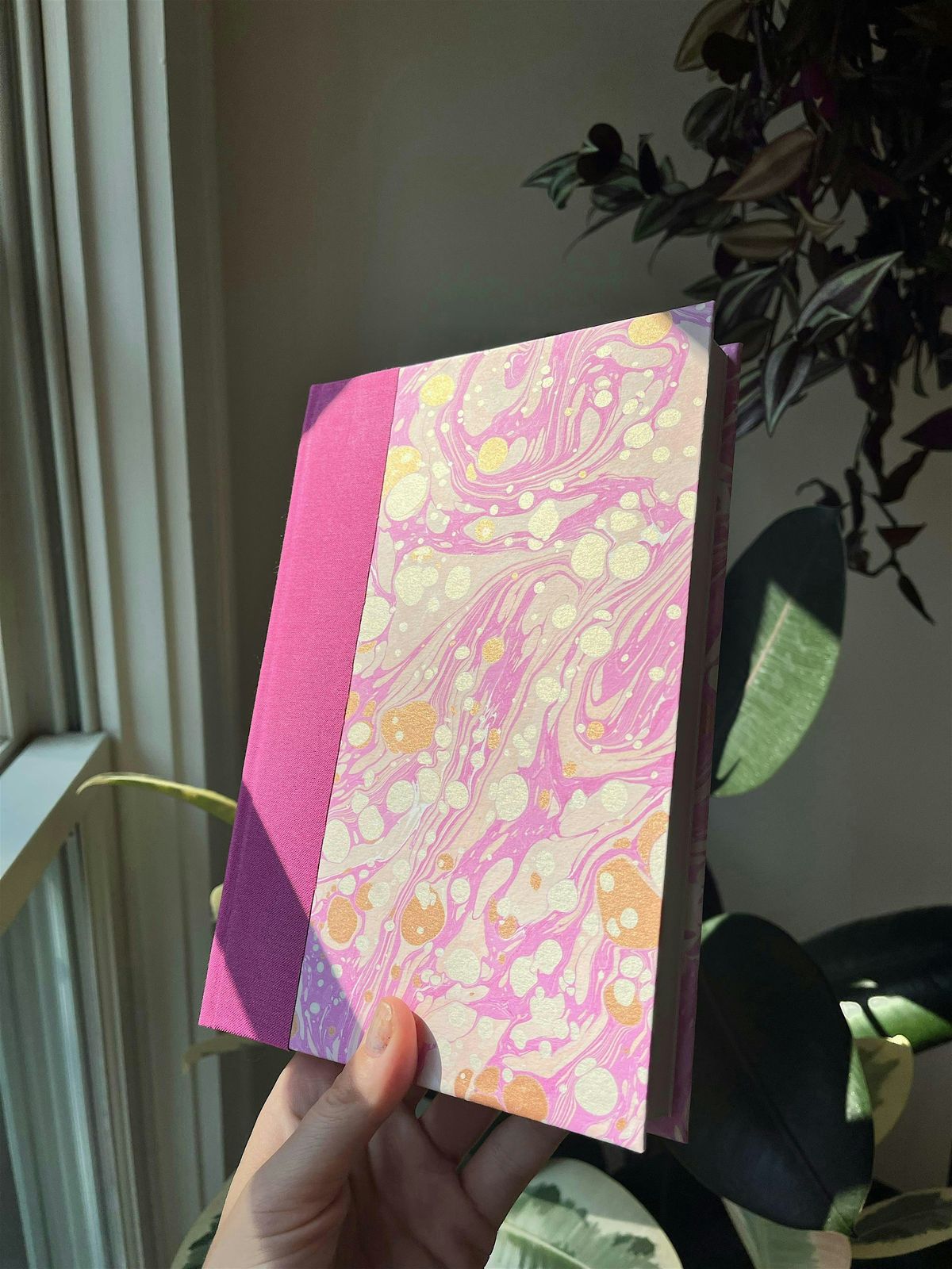 Handmade Journals: A Creative Bookbinding Workshop with Marbled Papers