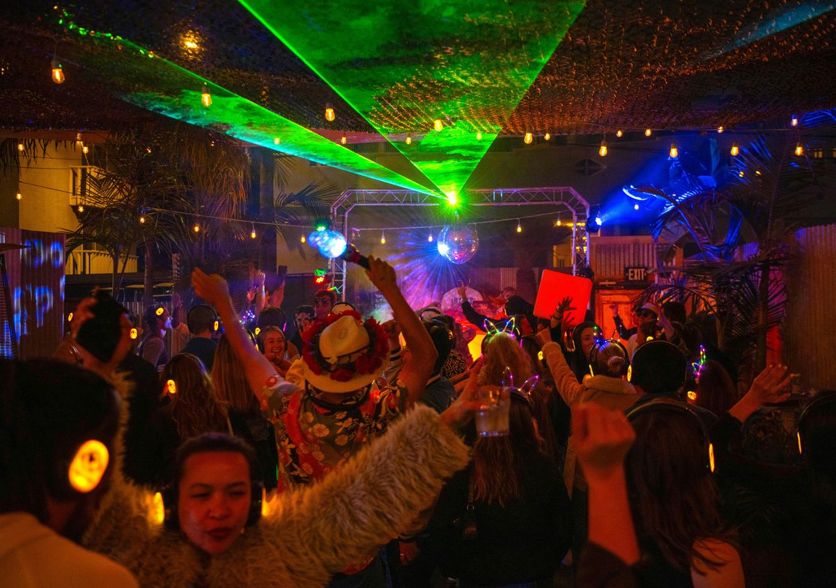 Sunset Vibes Silent Disco @ The Waterfront \/ Venice