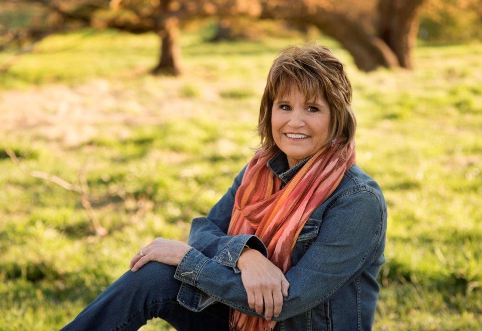 SOLD OUT Medium Debbie Event & Dinner @ Kelsey's Restaurant