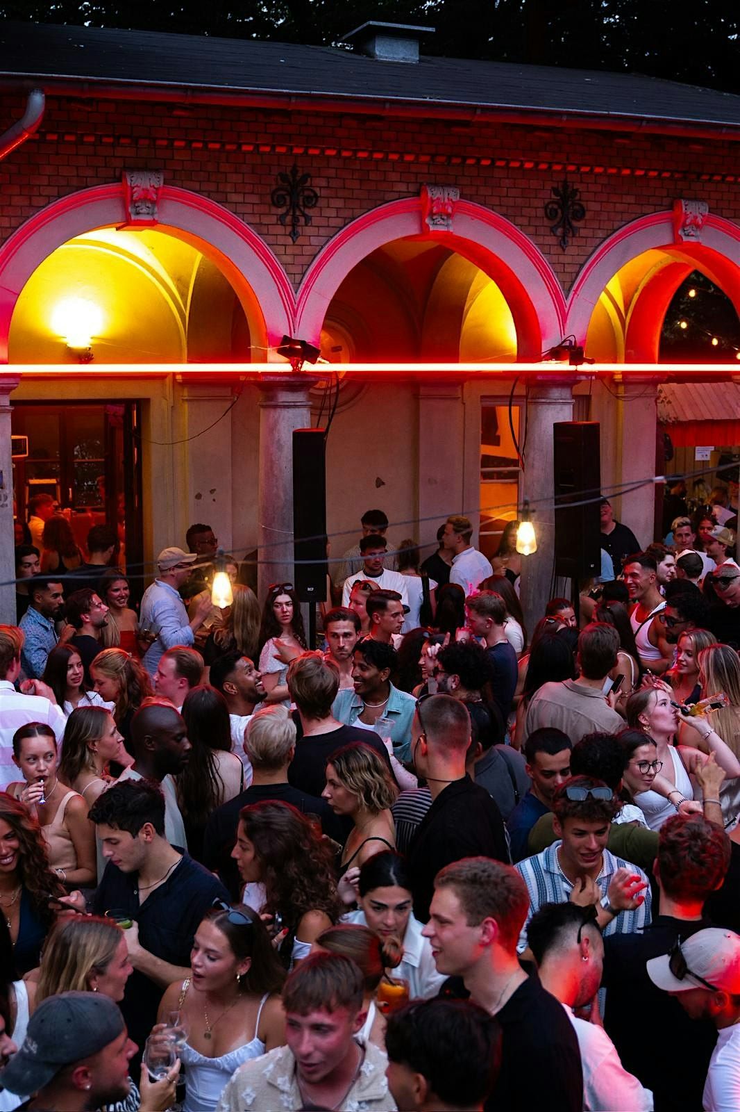 CHERRY MOON X SANDS BAR OPEN AIR