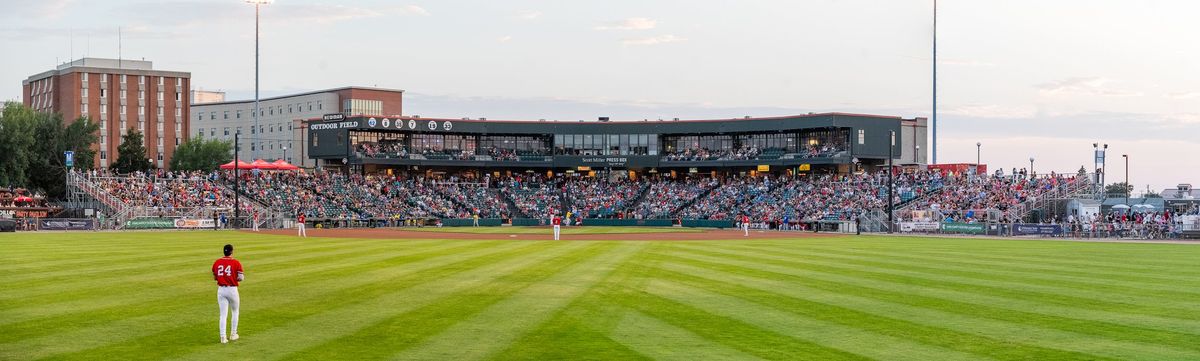 Fargo-Moorhead RedHawks vs. Winnipeg Goldeyes