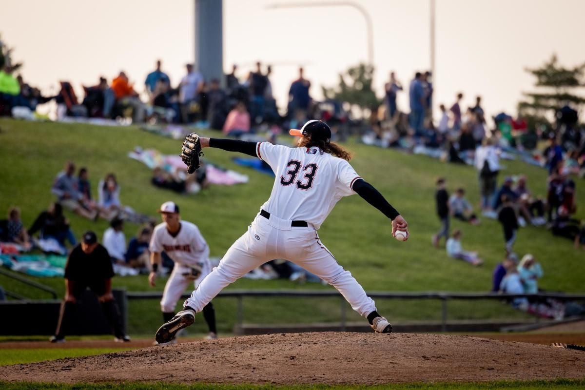 Parking Gateway Grizzlies at Schaumburg Boomers