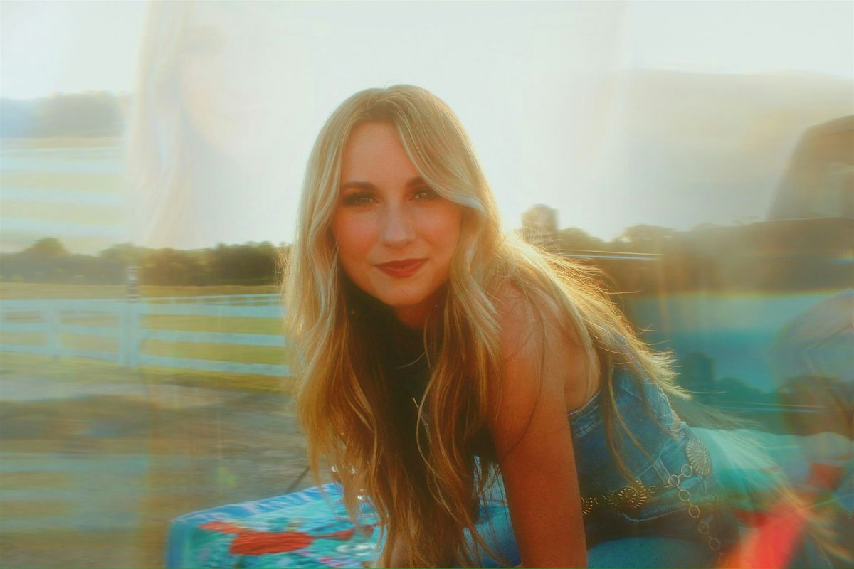 Kaylyn Sahs Returns to The Loft: Acoustic + Christmas Favorites