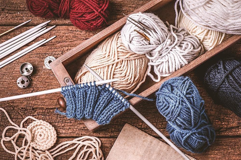 LEARN TO KNIT A WINTER SCARF- WITH PORTUGUESE FASHION DESIGNER.