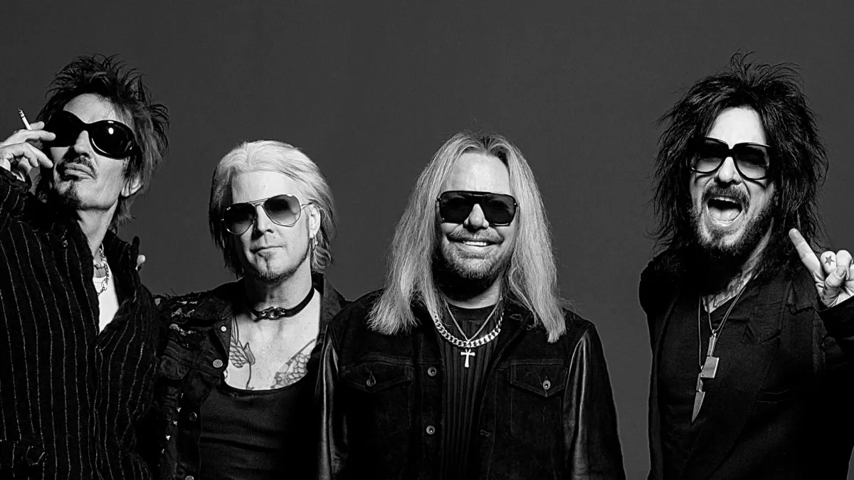 M\u00f6tley Cr\u00fce, Tesla, Extreme in Long Beach