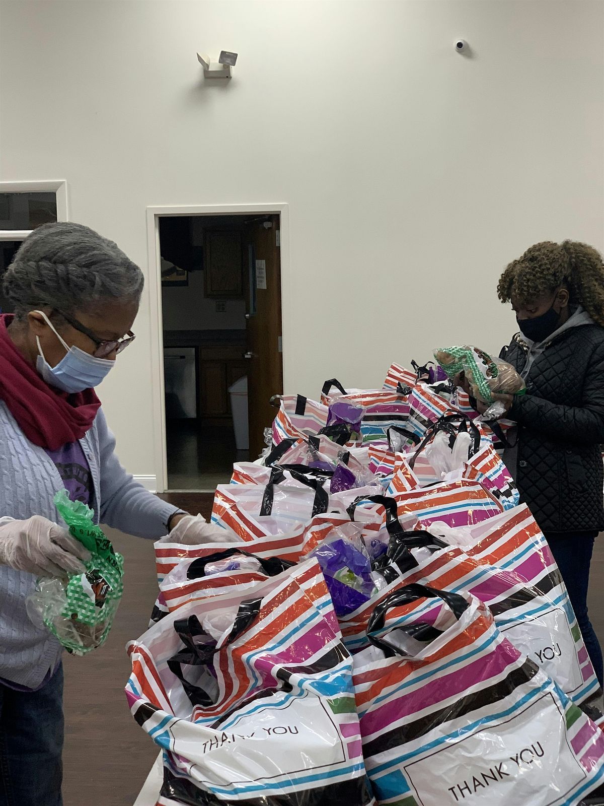 Neighbors Helping Neighbors: Thanksgiving Edition