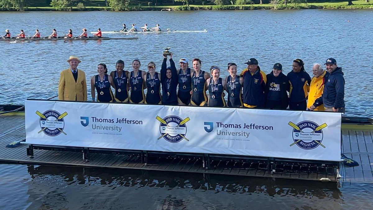 Parking Monmouth Hawks at La Salle Explorers Mens Basketball