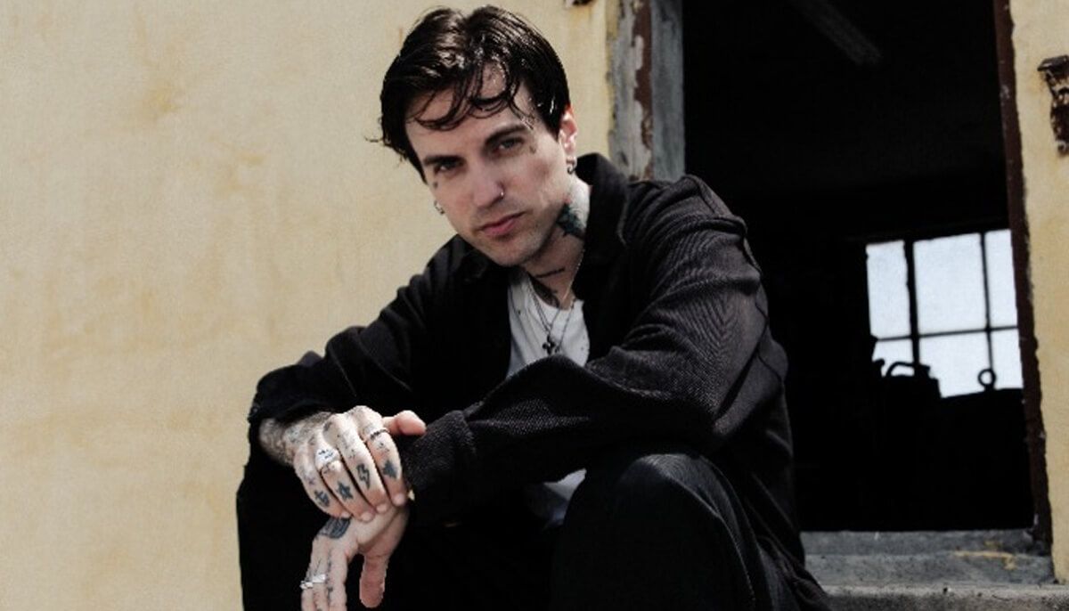 Parking Jutes with Scarlet House