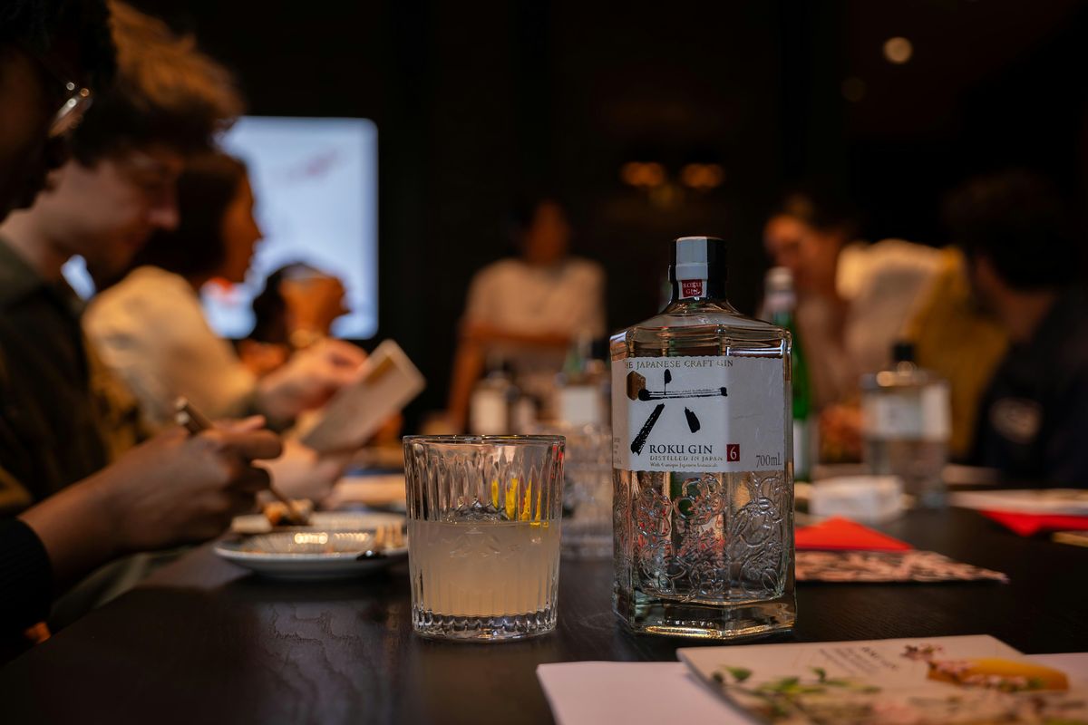 Frankfurt: Sushi Workshop und Gin Experience by Roku Gin
