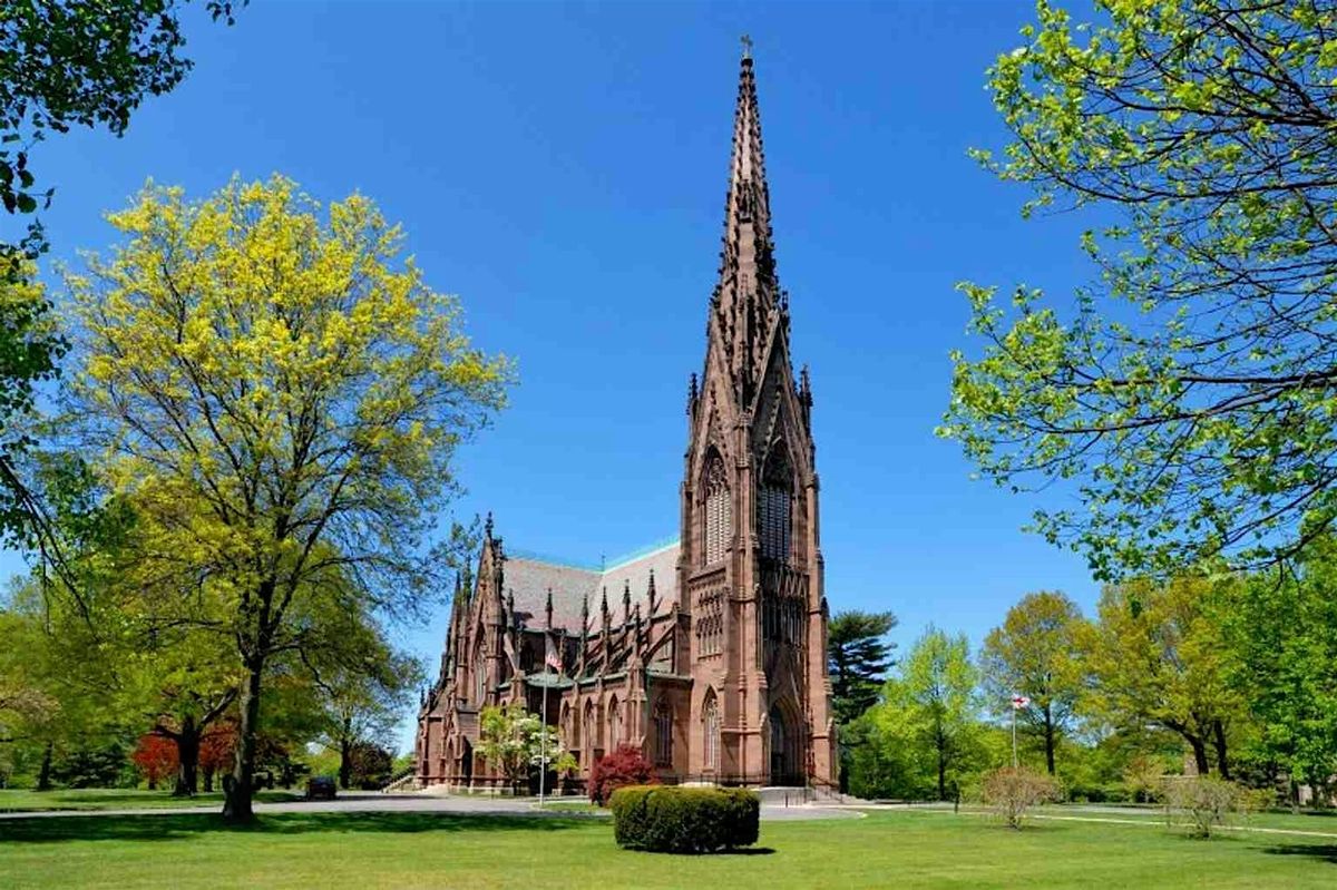 Garden City Audio Tour: Mansions, Rails, and Gilded Age Echoes