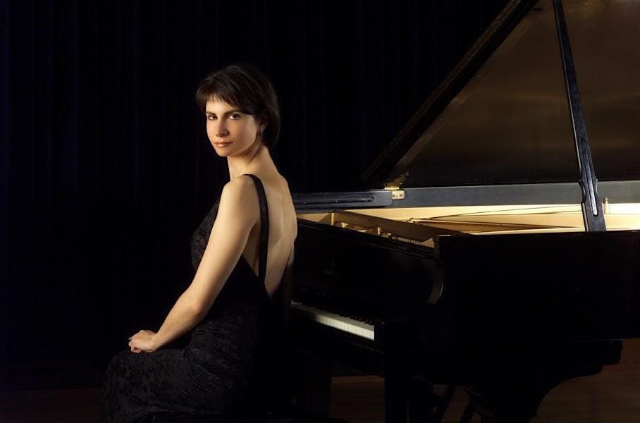Marina Lomazov, piano