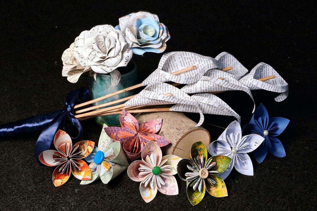 Book paper flower workshop (afternoon)