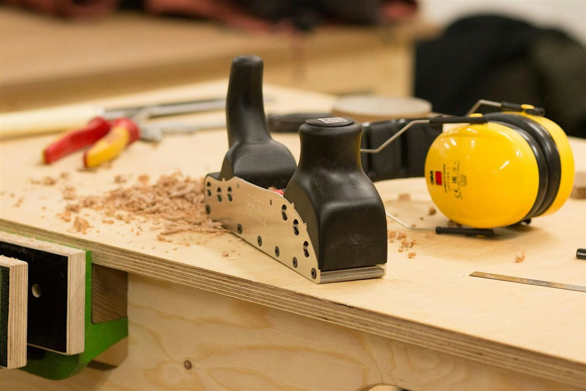 Einf\u00fchrung in die Holzwerkstatt - Couchtisch aus massiver Esche oder Buche