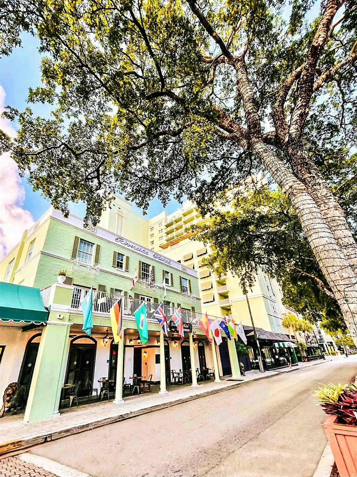 Fort Lauderdale Audio Tour: Stories of Pages, Towers & River Echoes
