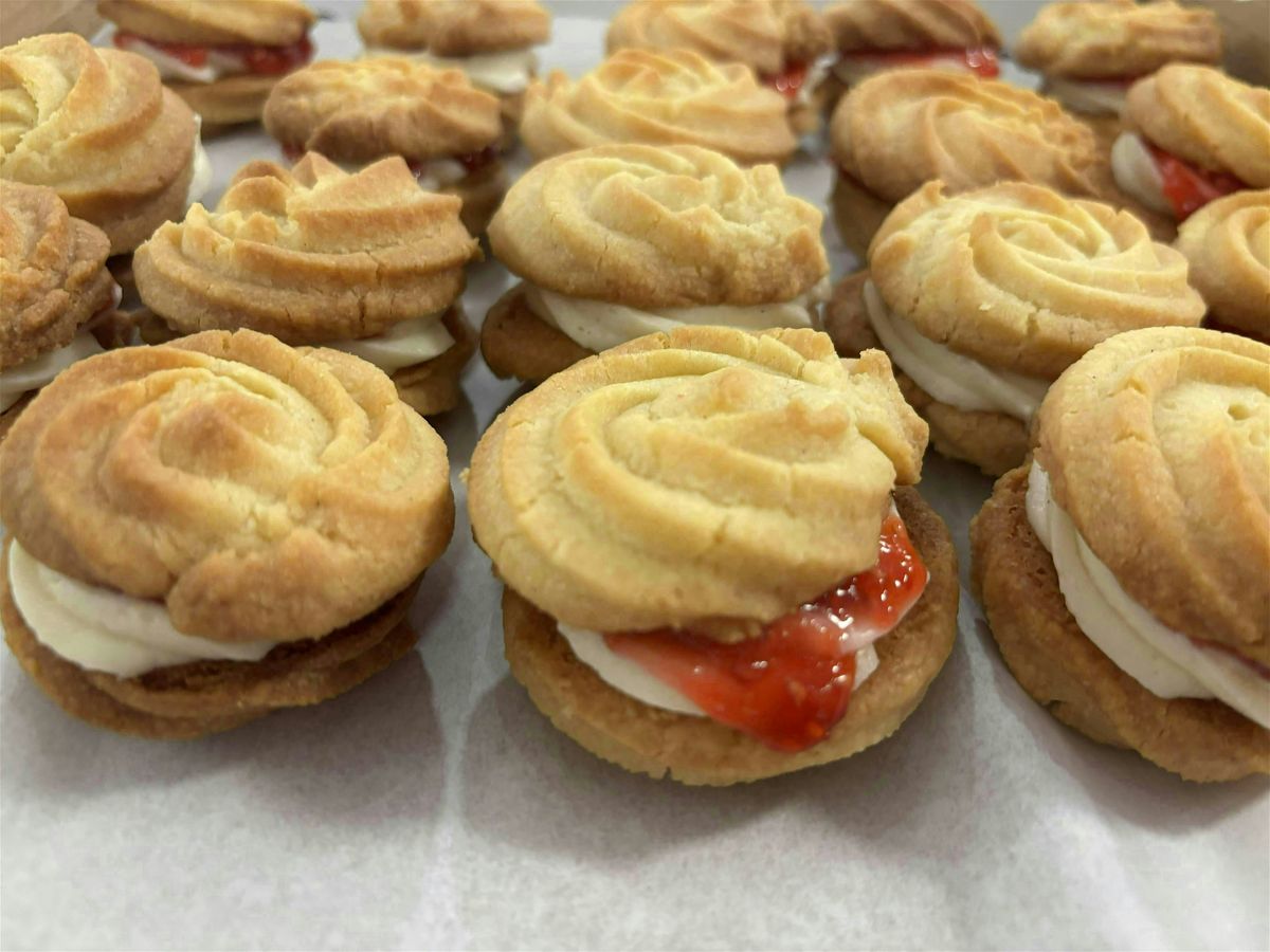 Annie's Signature Sweets -COOKIES AROUND THE WORLD- VIENNESE WHIRLS