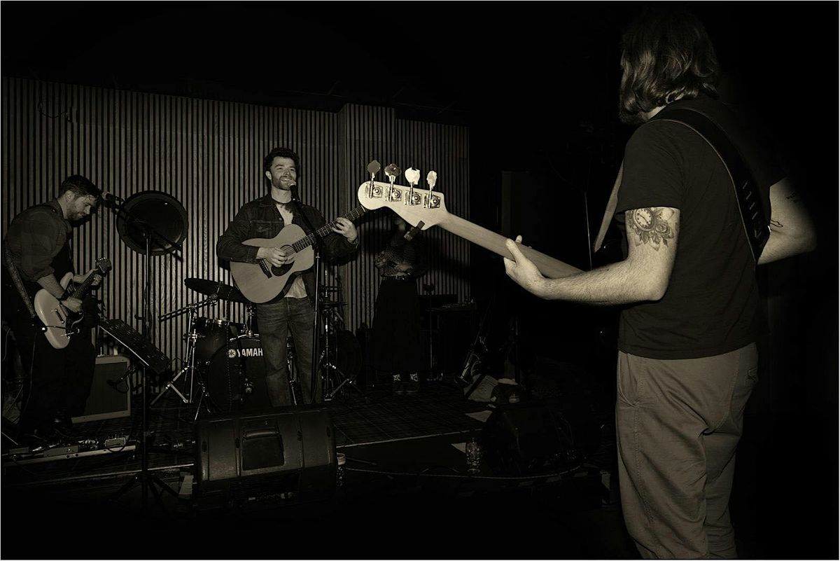 The Hullabaloo - Live @ Billy's