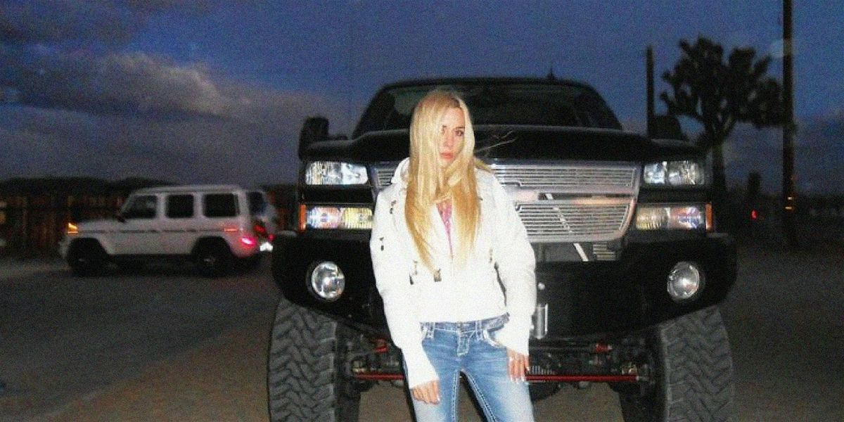 Cowgirl Clue, sweet93, Her New Knife