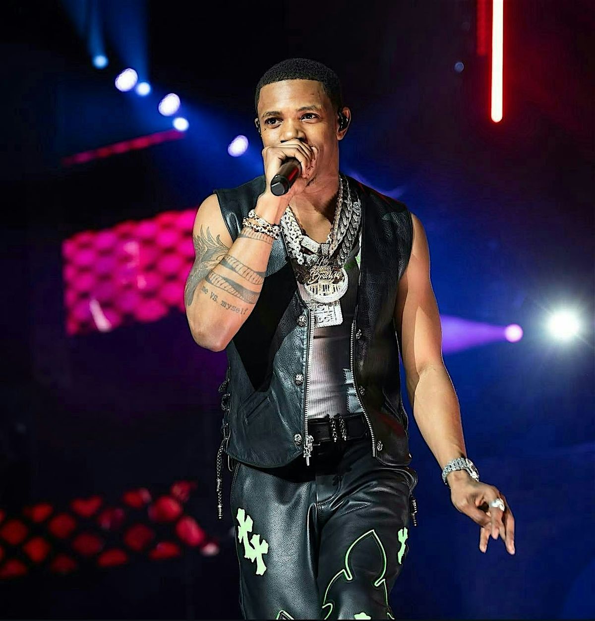 A BOOGIE HOSTING UPTOWN FOR THE FIRST TIME