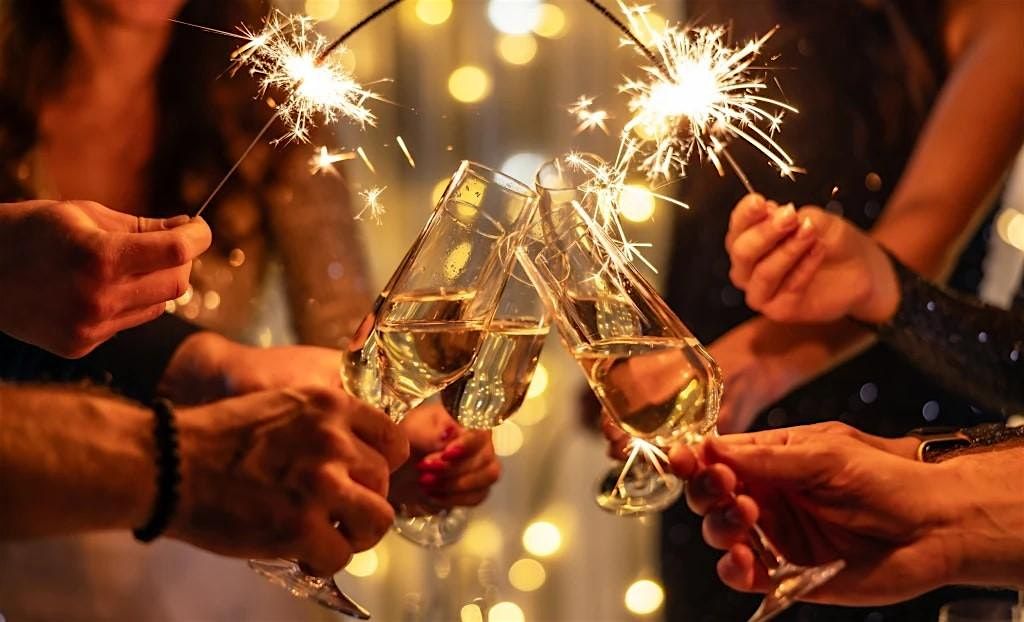 A Sky-High Celebration: Skyline Fireworks & Sparkling Toast