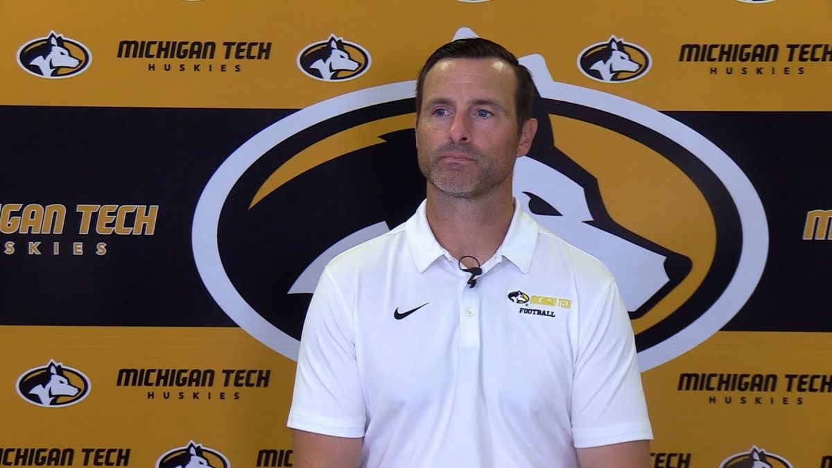 Parking Michigan Tech Huskies at Bemidji State Beavers Mens Hockey