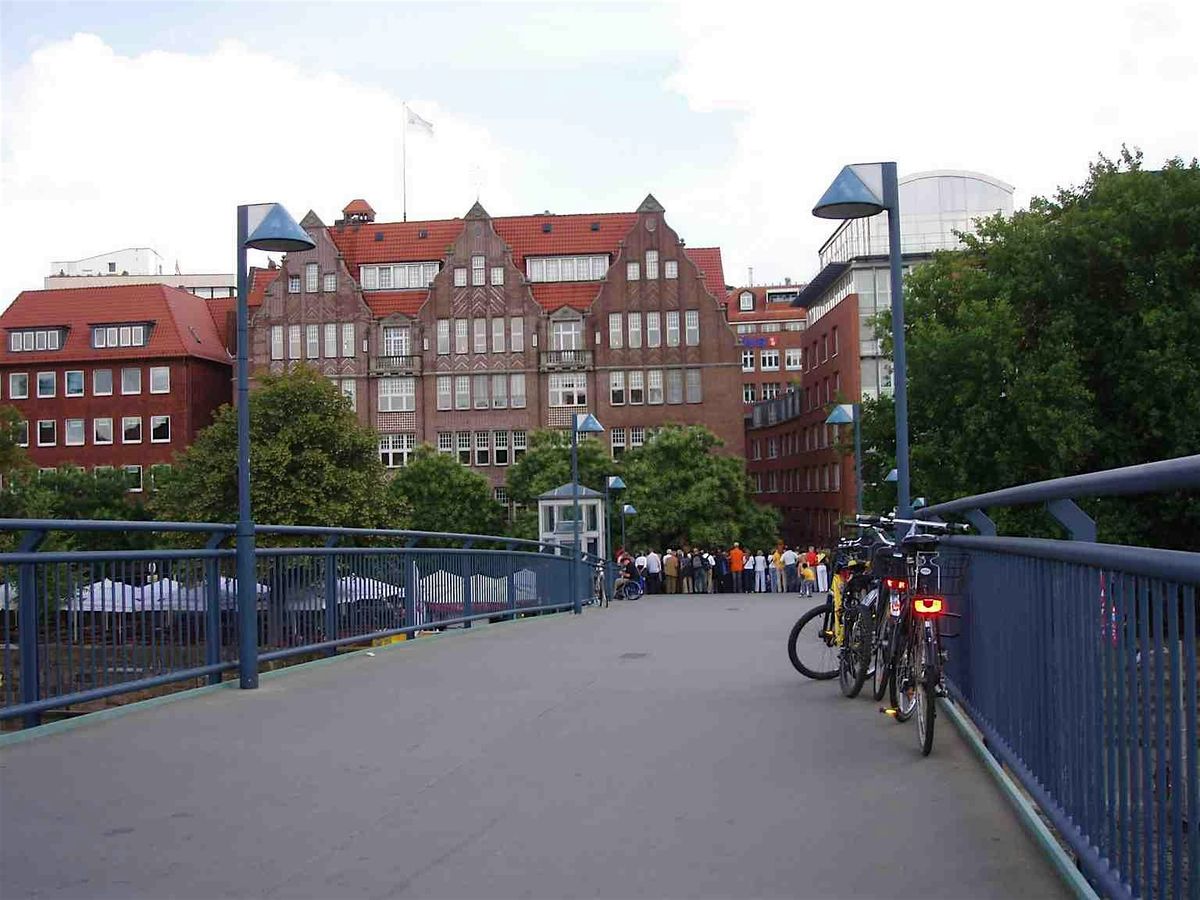 Bremen Audio Tour: Merchants, Markets & Medieval Echoes