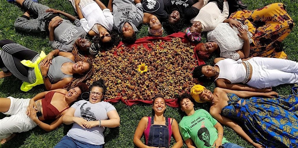 HOLIDAY MINI-SESSION: Grounded Heart \u2013 Emotional Balance During the Holiday