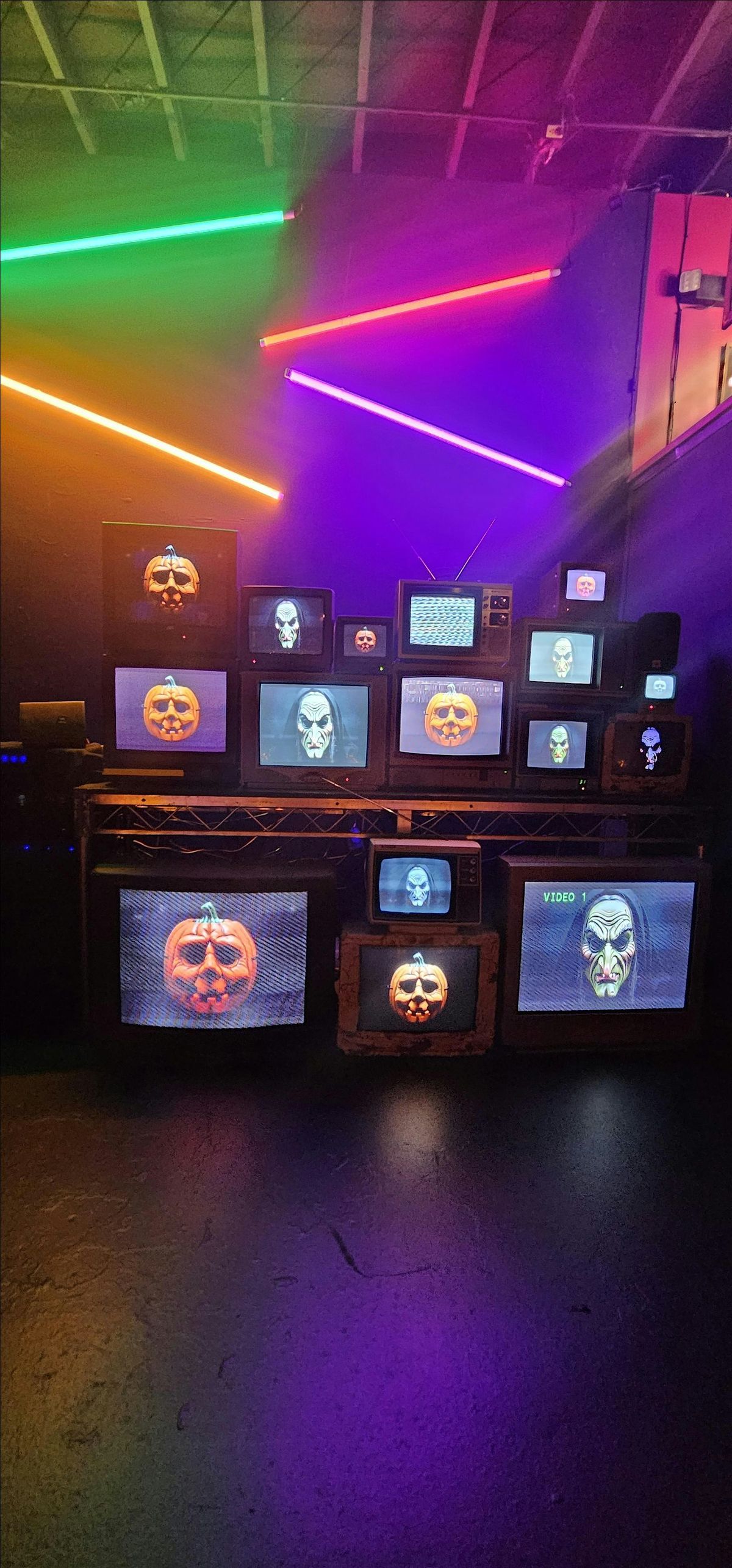 Multi-Set Horror-Themed Studio - DECEMBER