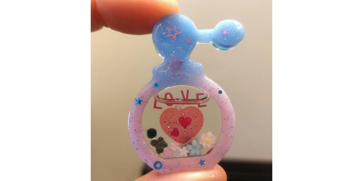 Super Cute Resin Shaker Keychain Workshop. Kawaii creative craft fun resin
