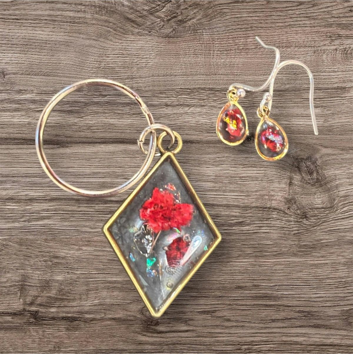 Create a Botanical Floral Art in Resin to wear on a Sunday Afternoon