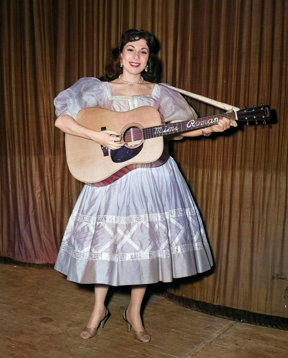 Country Legend Mimi Roman - Performing Live at Eno House! Plus film!