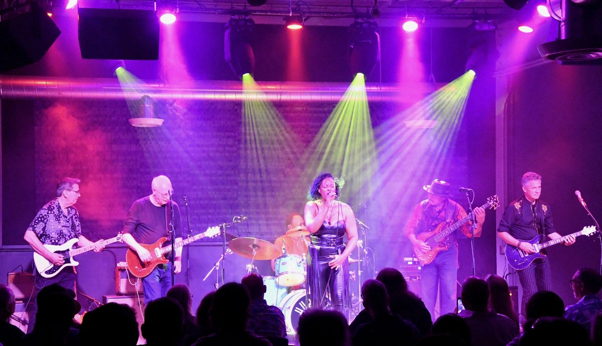 Legendary Guitar Maker Paul Reed Smith's Eightlock On Stage