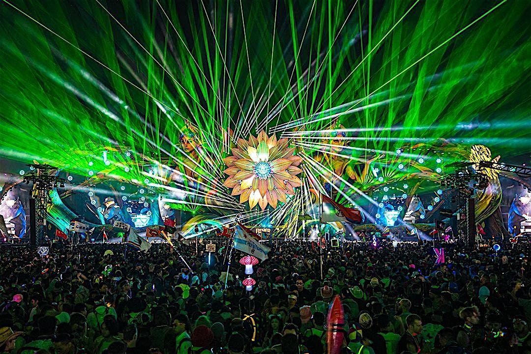 Simulation Rave: A Neon Self-Love Photography Experience