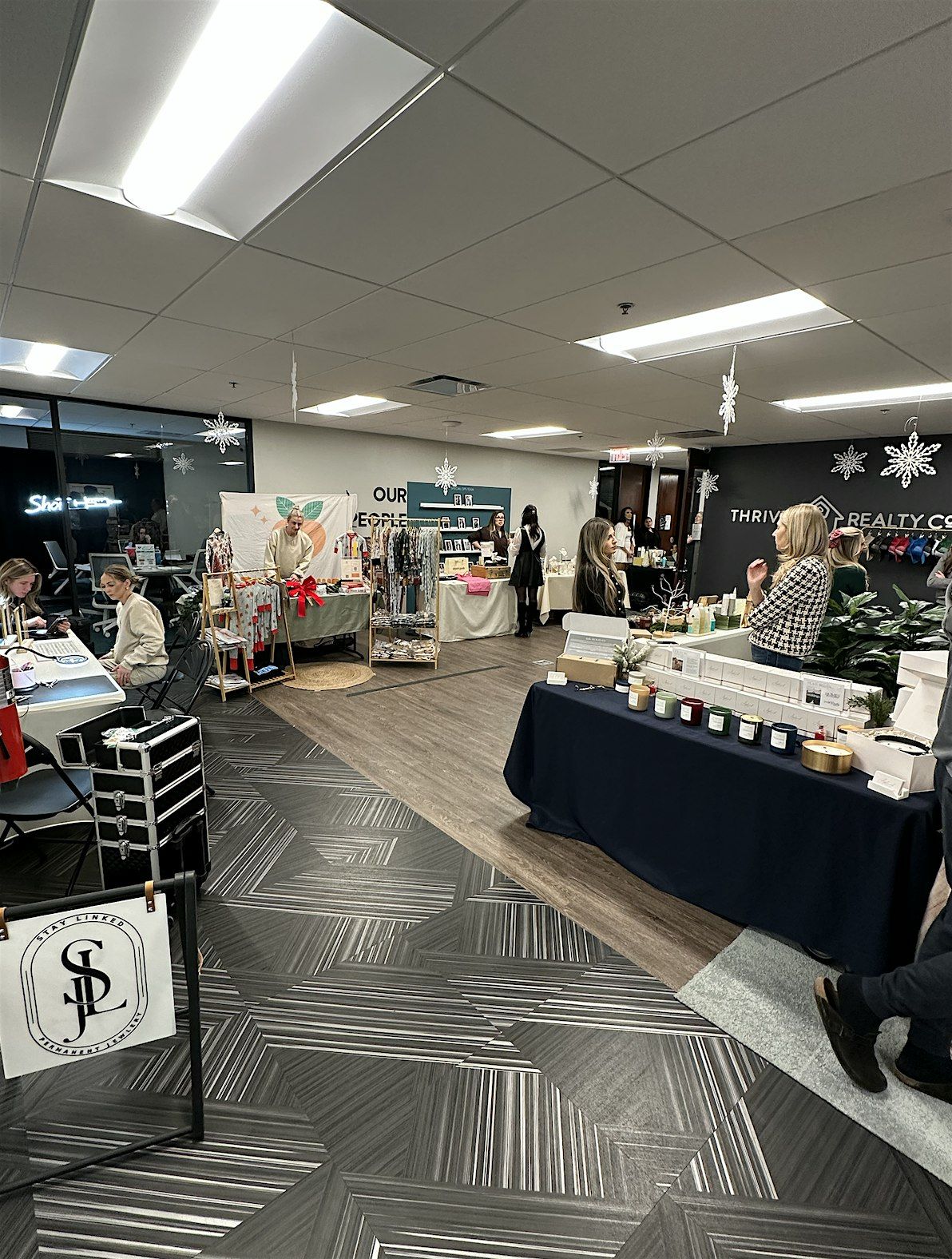 Thriving Holiday Market