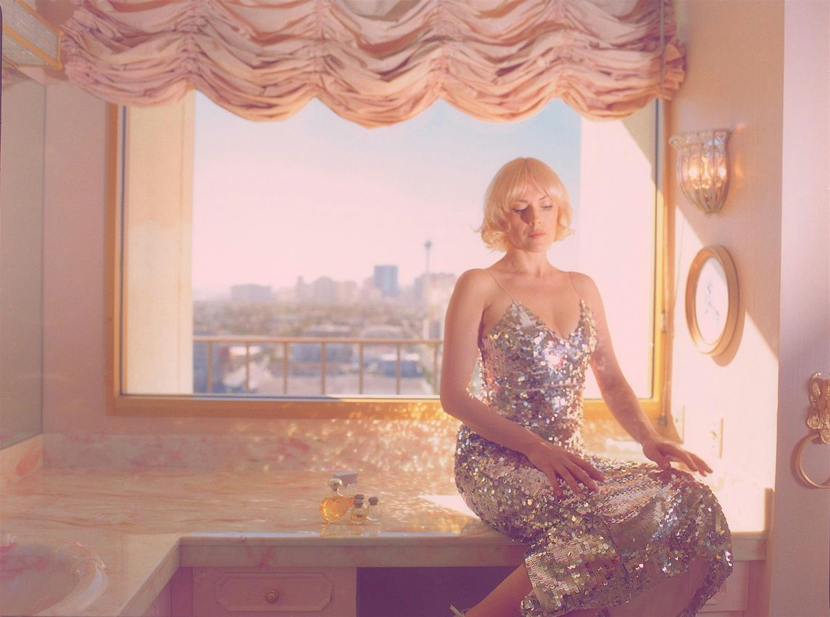 O TRESOR I UTOPIA      Clare Marie Bailey  a Gwenno