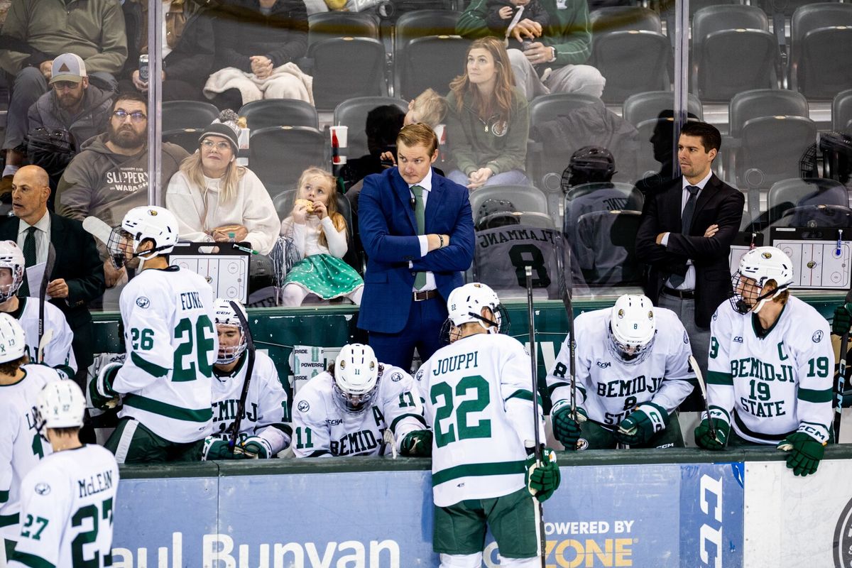 Parking Bemidji State Beavers at Minnesota State Mavericks Mens Hockey