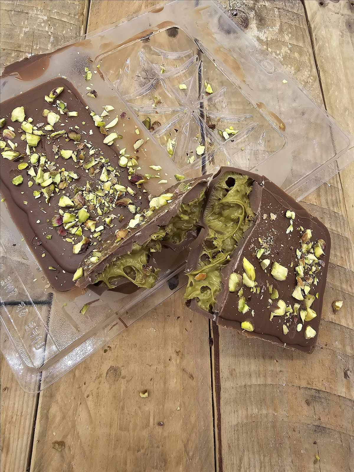 Make your own Dubai Style Chocolate Bars (2 large bars)
