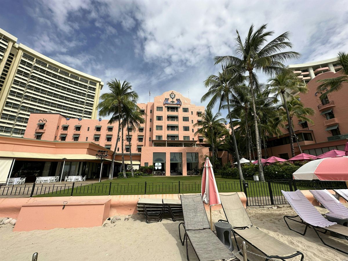 Romantic Honolulu: Exploration Game & Self-Guided Tour