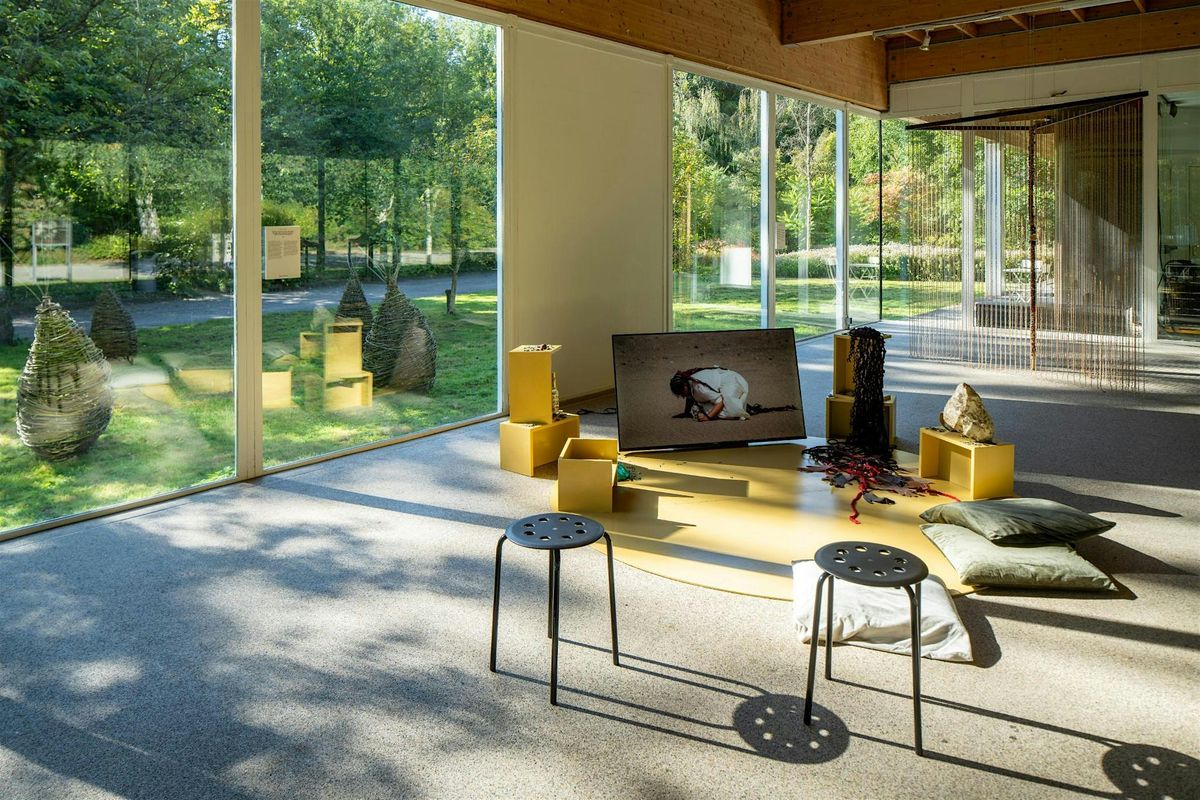 Finissage: to admit a subtle thread