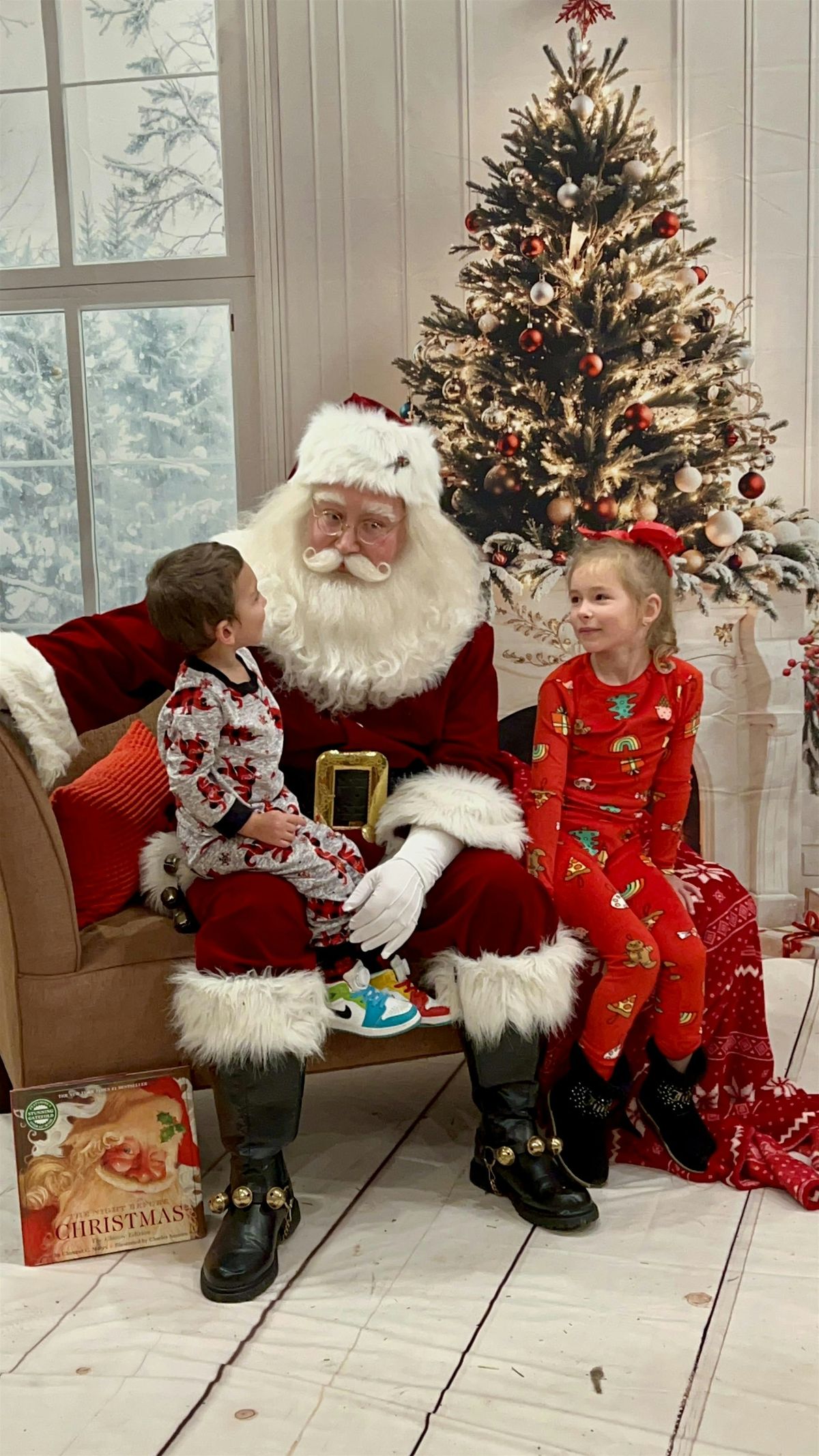 Photos with Santa and the Elves!