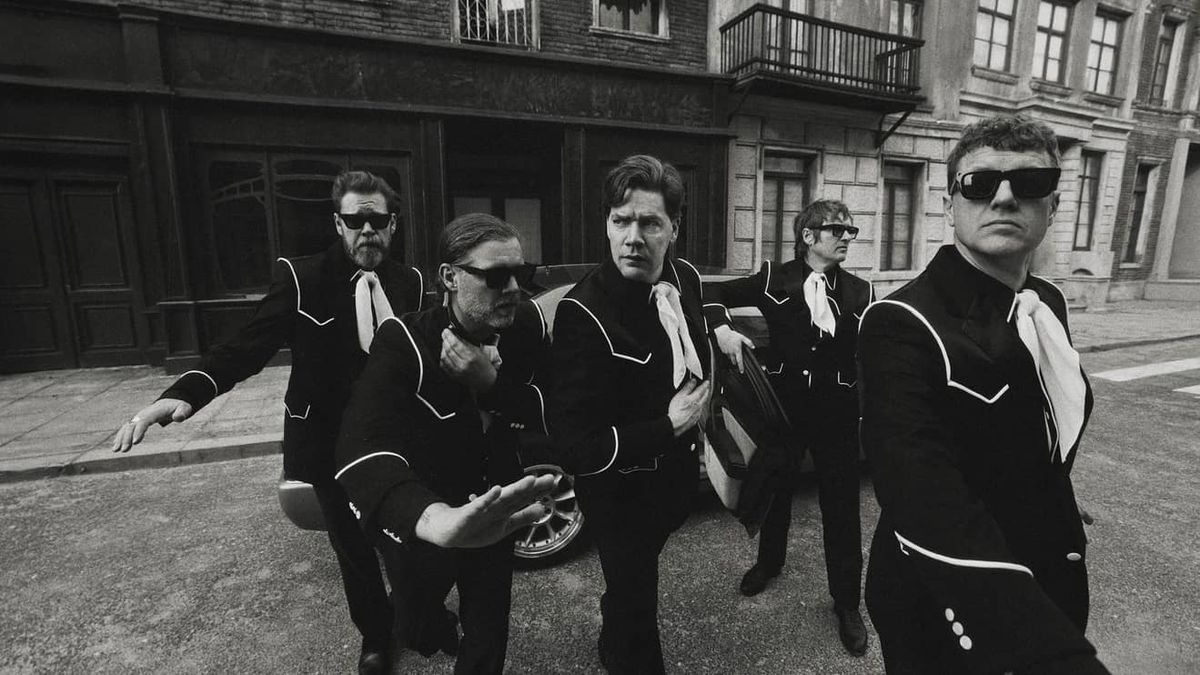 Minus The Bear (18+)