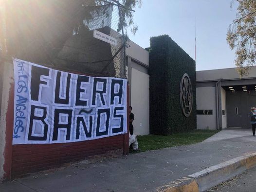 Marcha Para Pedir El Despido De Santiago Baños Del Club América | Instalaciones  Club América en Coapa, Mexico City, DF | December 19, 2021