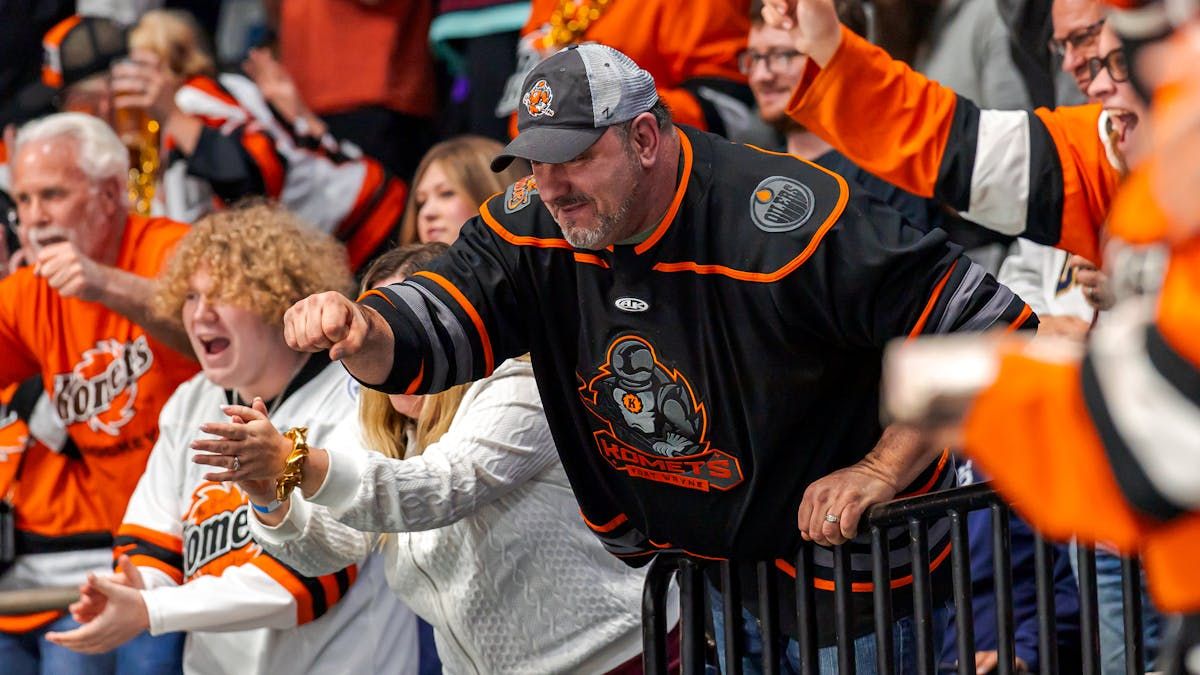 Parking Fort Wayne Komets at Iowa Heartlanders