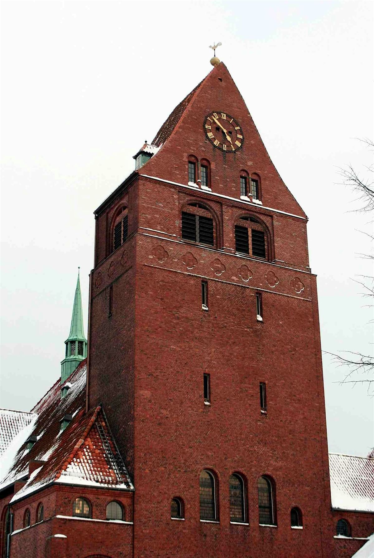 L\u00fcbeck Audio Tour: Shadows & Stories of Burgtor\u2019s Historic Heart