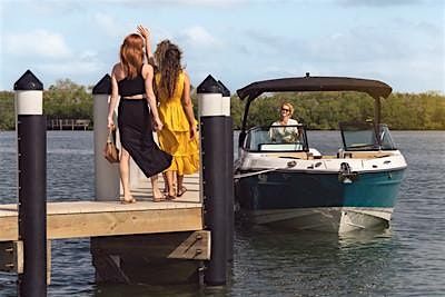 DOCK SIDE SHOWCASE