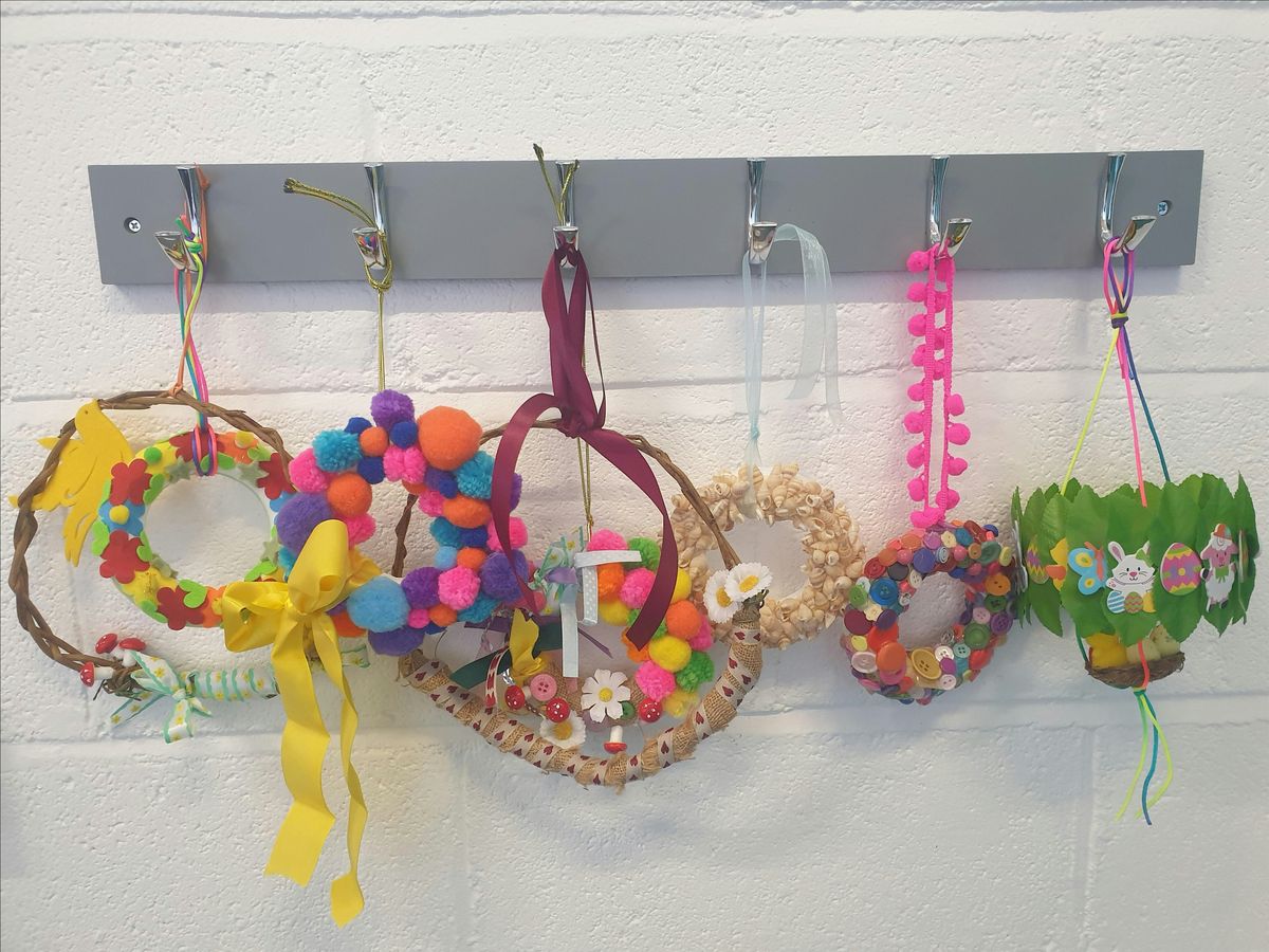 12 Crafts of Christmas Week 11 - Indoor Wreaths