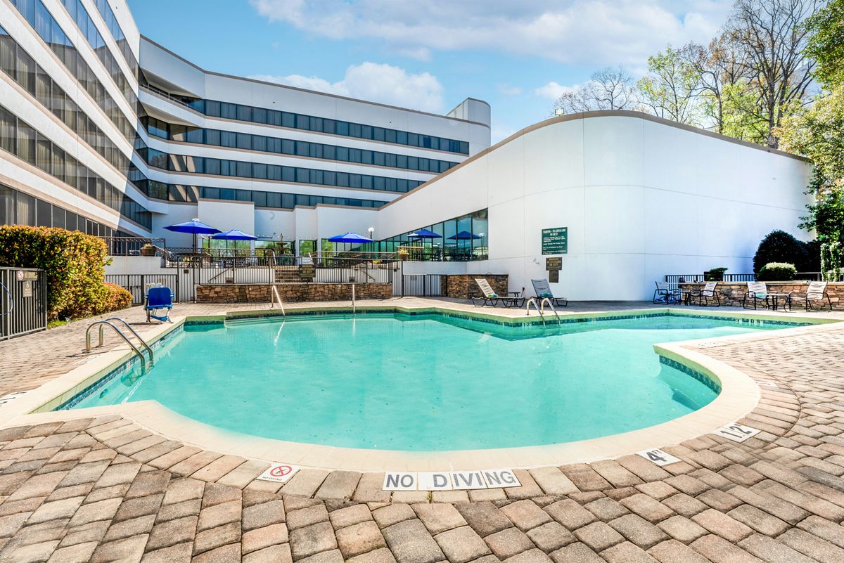 Pizza, Sun & Fun at Doubletree South Charlotte Tyvola!